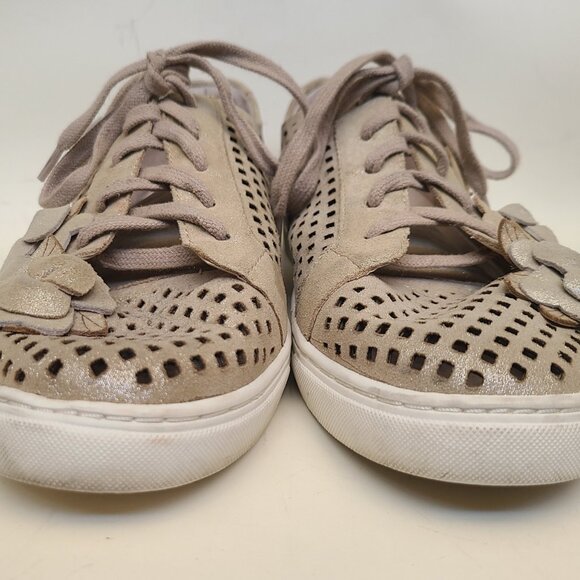 Vince Camuto Brellia Shimmering Tan Sneakers W 9/39 Open Weave Floral Faerie - Picture 4 of 16